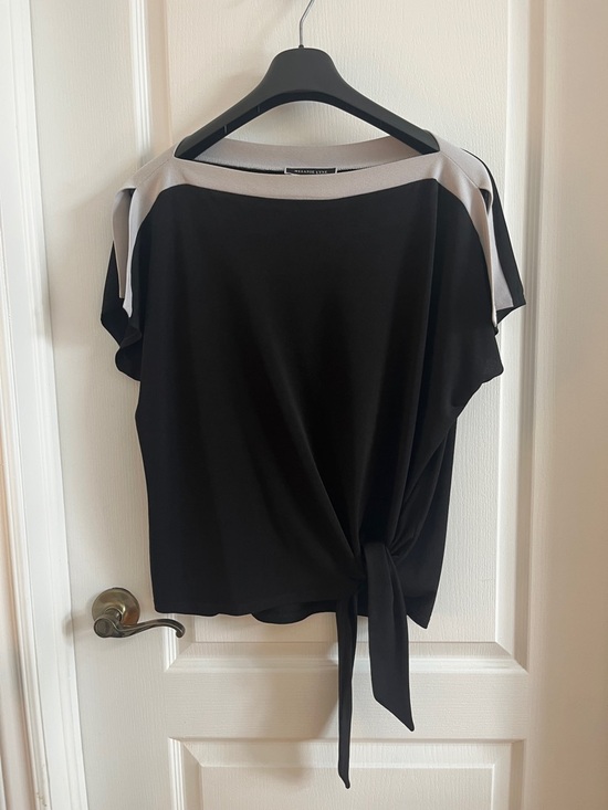 Melanie Lyne Tops - Sophisticate Black and Light Gray Tie-Side Blouse